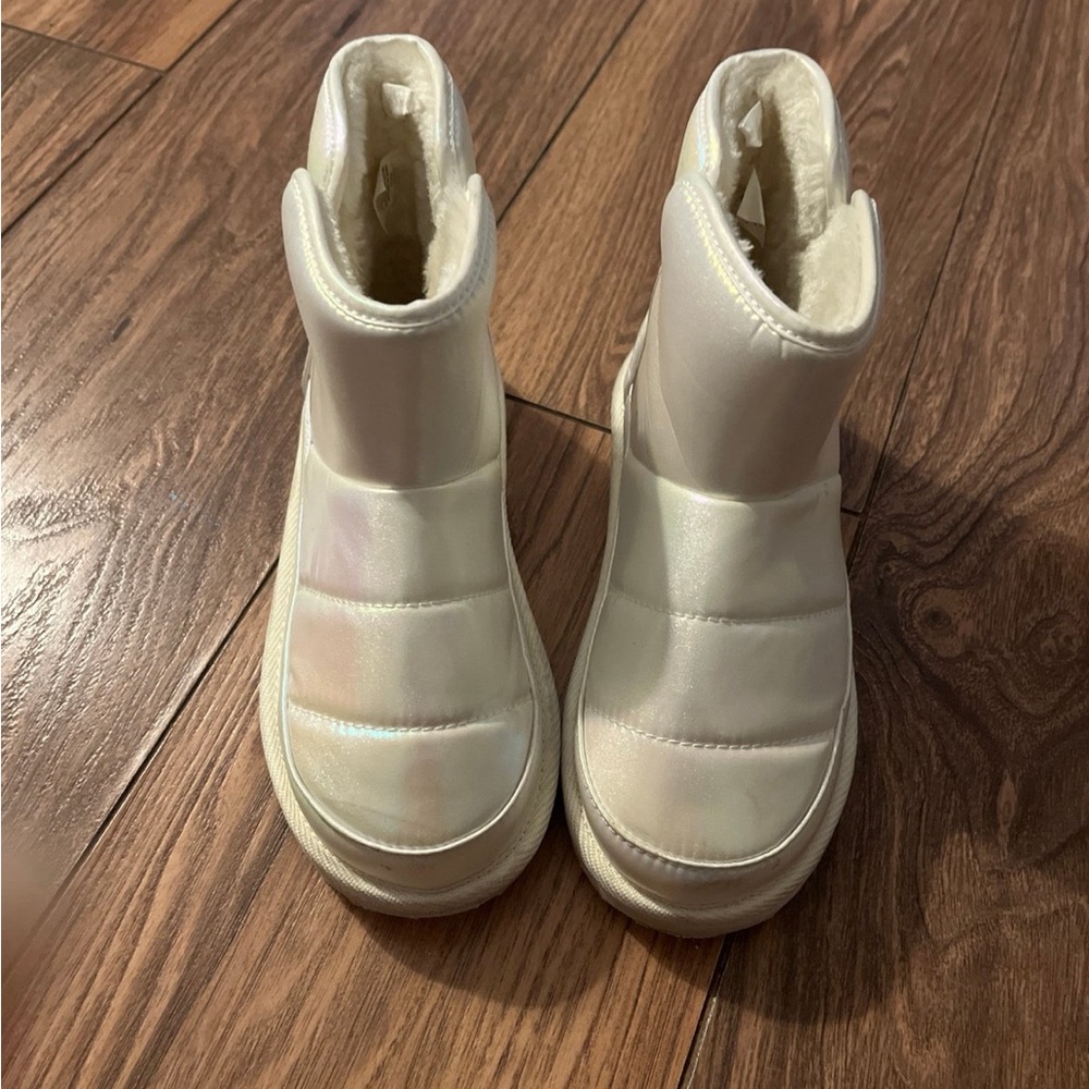 Old Navy Winter Boots Girls sz 2